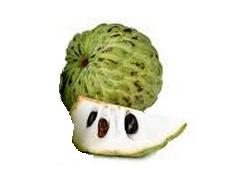 Fruit attier, aussi appelé pomme cannelle, montrant sa peau verte écailleuse